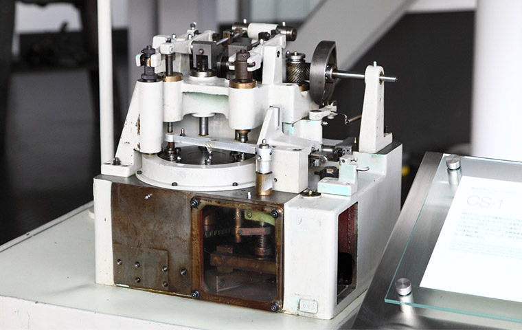 Pinion gear assembling stationary machine CS-1